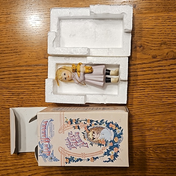 Jan Hagara ornament - Jessica - Picture 2 of 2